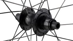 ZIPP 303 Firecrest® Carbon Tubeless Disc Center Lock Laufradsatz -Fahrradgeschäft 340769